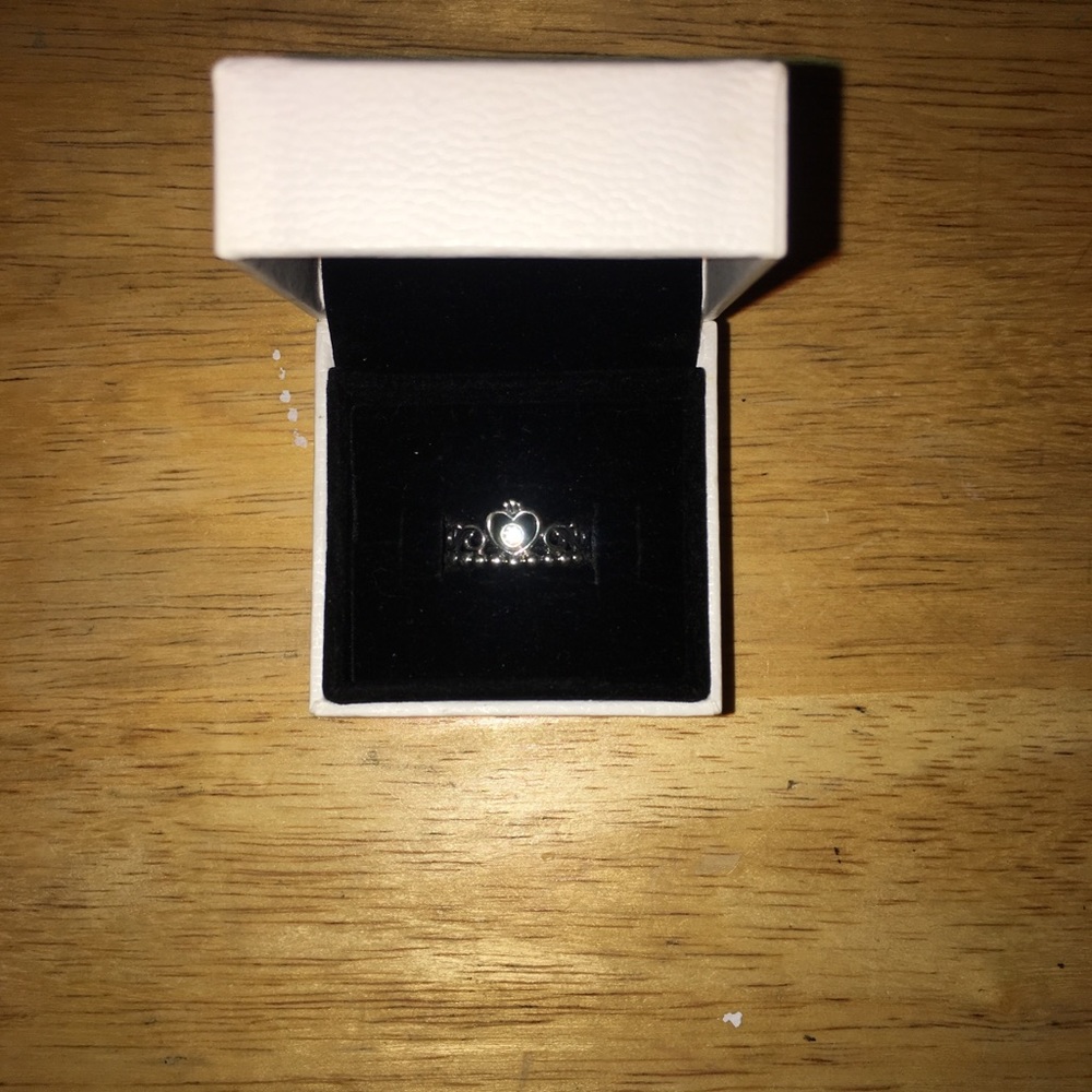 Pandora queen ring